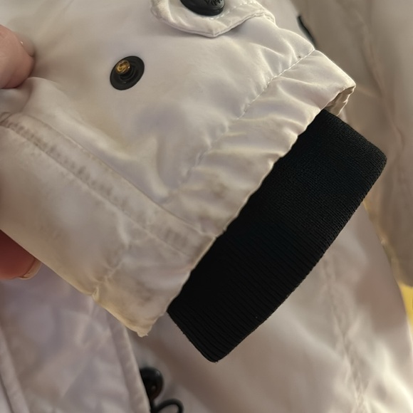 White Canada Goose Parka sz XS NEEDS CLEANING- see pics Coyote Fur detach hood - Picture 5 of 12